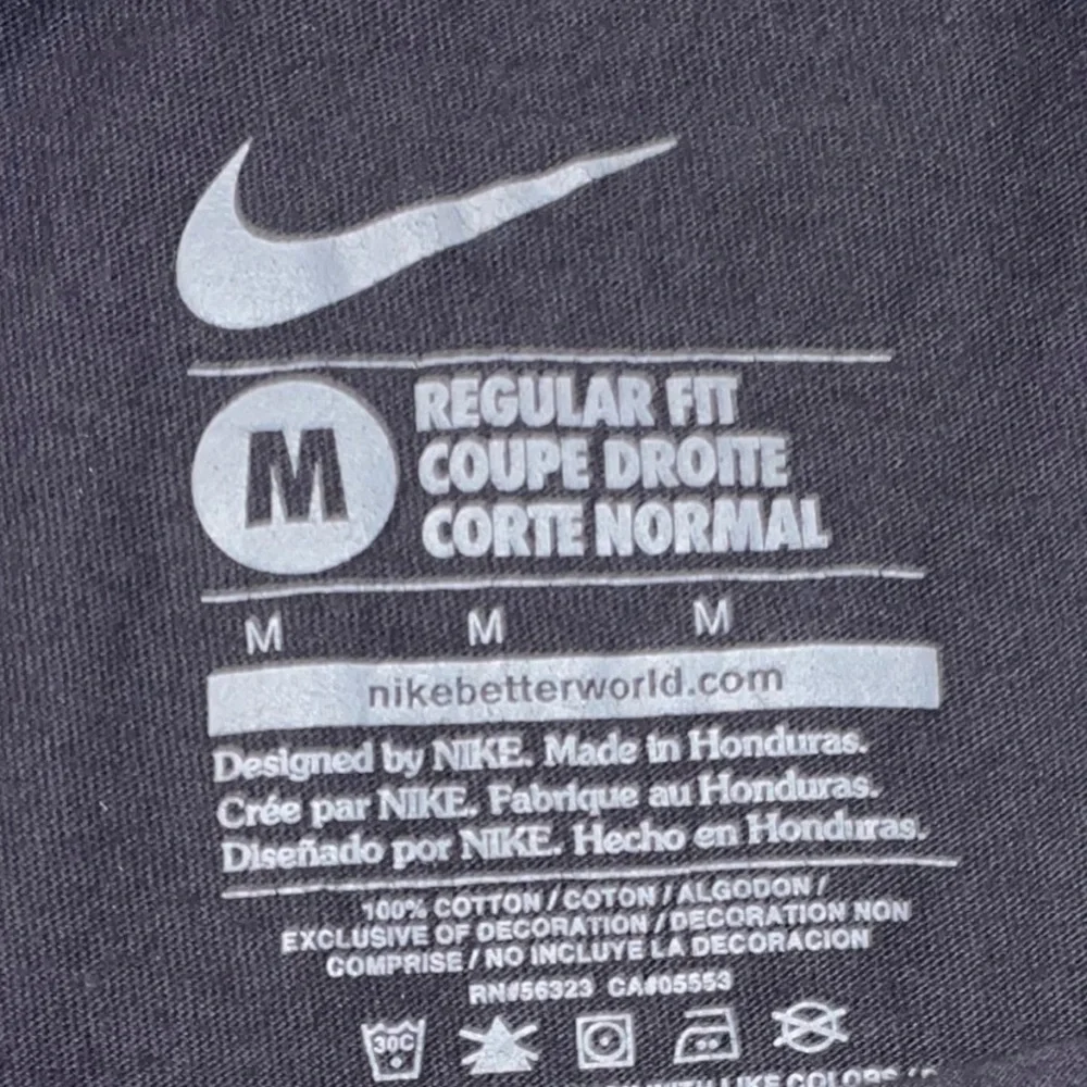 NIKE Men's Dark Grey Graphic Short Sleeve Shirt Size Medium